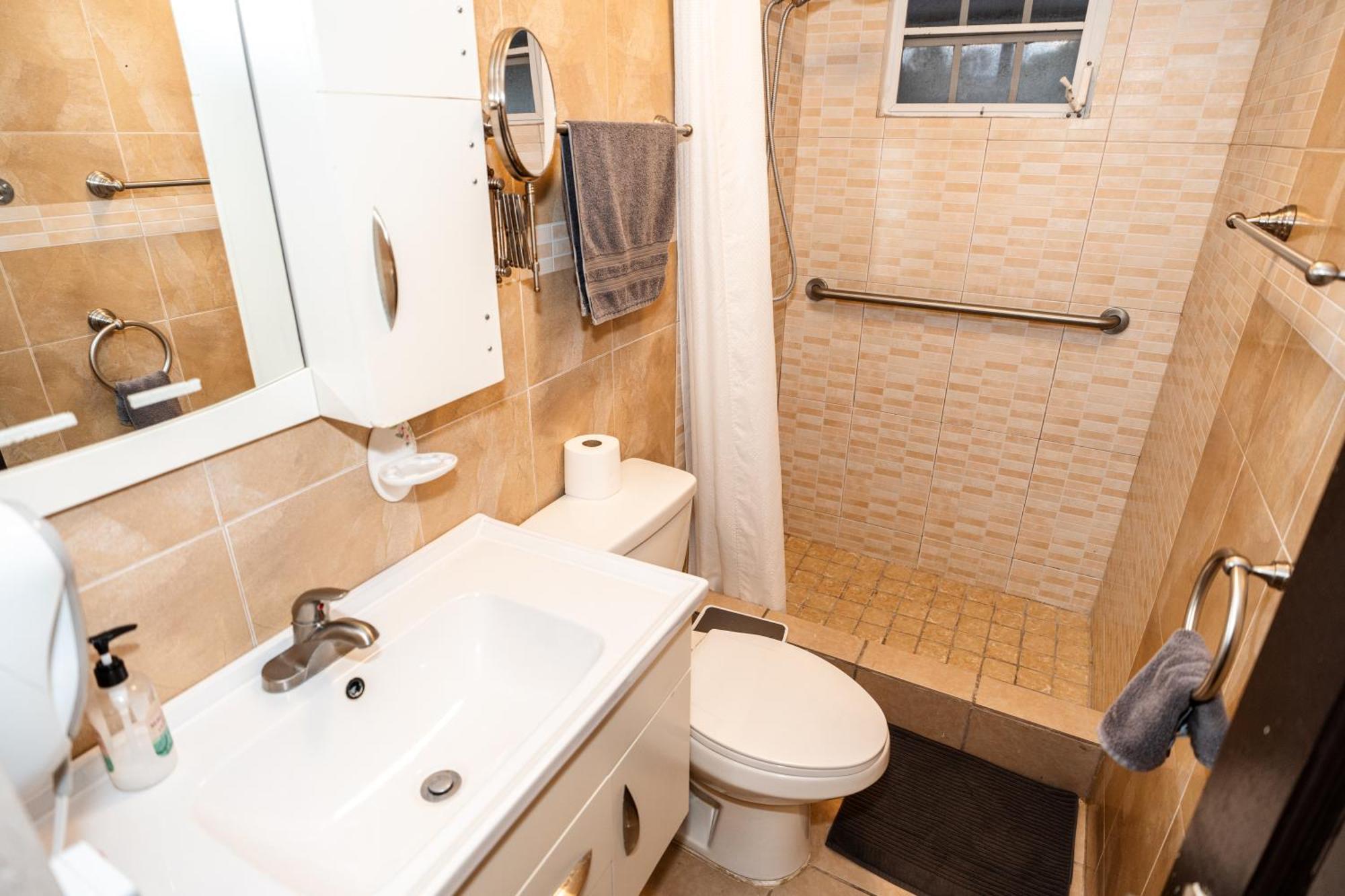 Luxury Retreat With Private Jacuzzi And Mountain Views Free Parking Apartment Ponce Exterior photo