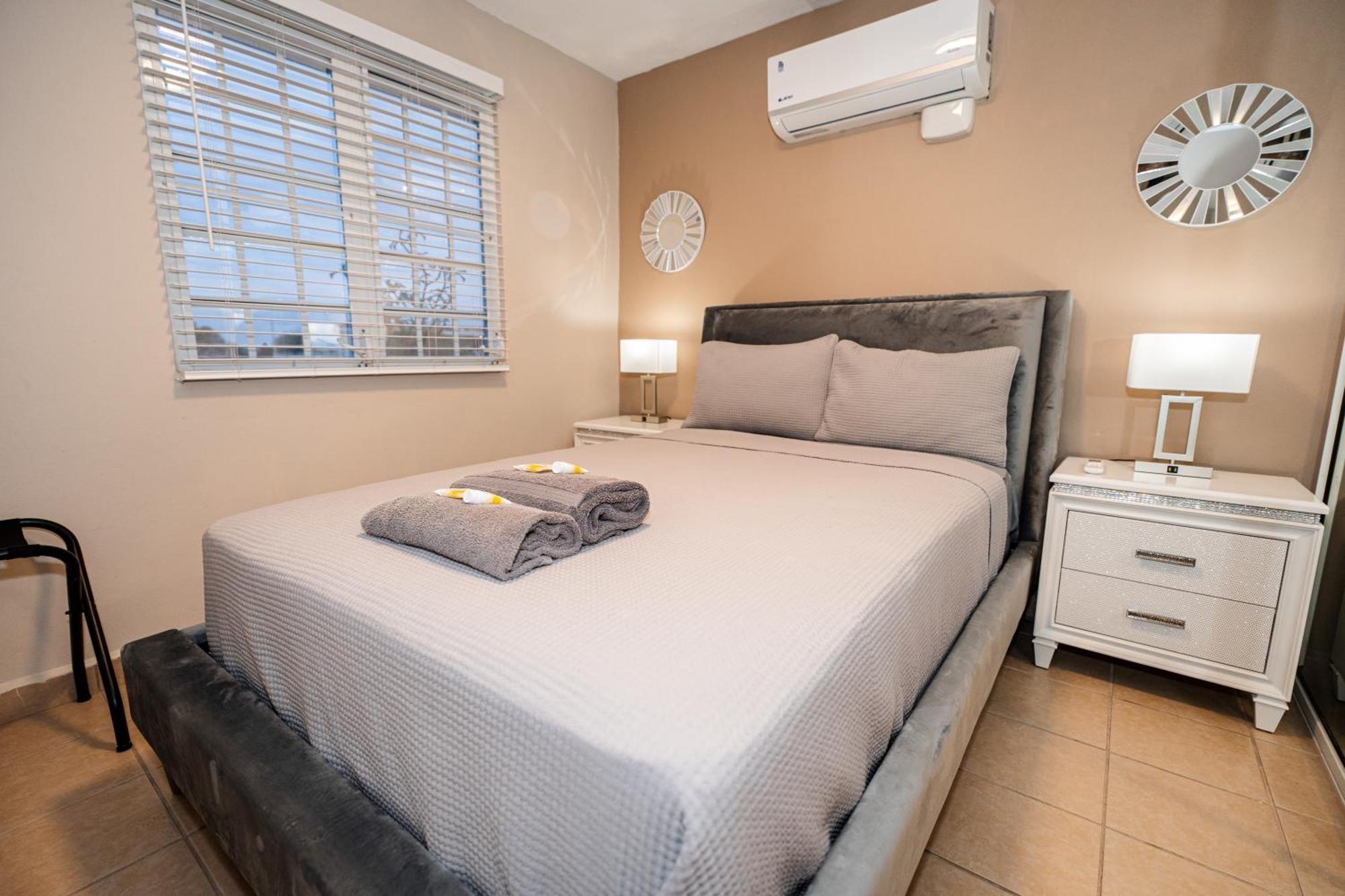Luxury Retreat With Private Jacuzzi And Mountain Views Free Parking Apartment Ponce Exterior photo