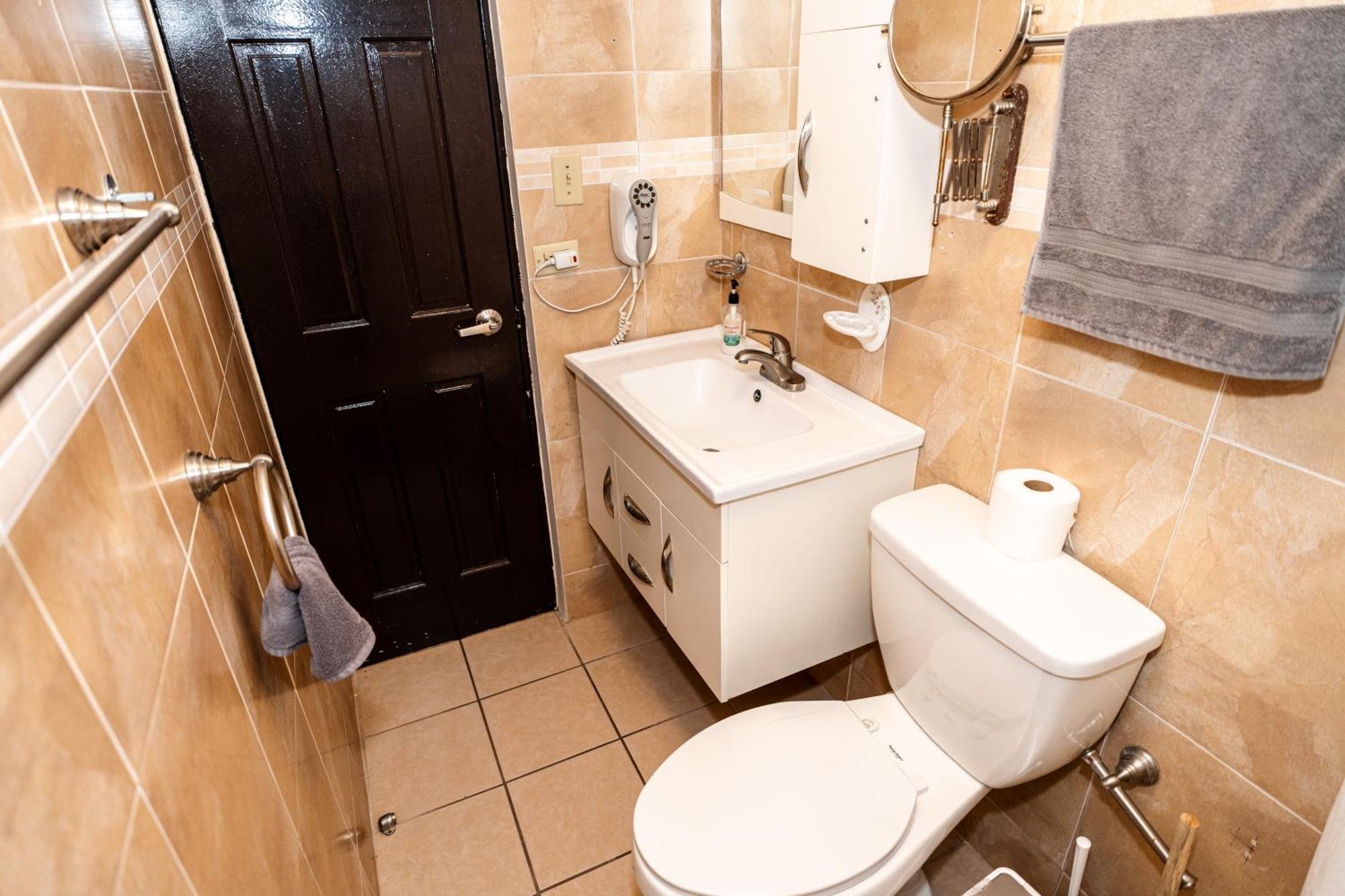 Luxury Retreat With Private Jacuzzi And Mountain Views Free Parking Apartment Ponce Exterior photo