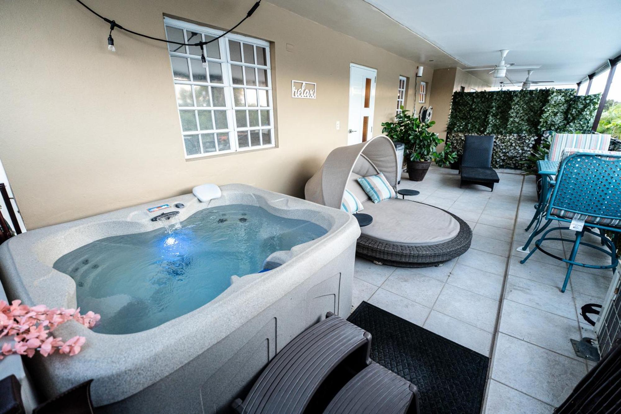 Luxury Retreat With Private Jacuzzi And Mountain Views Free Parking Apartment Ponce Exterior photo